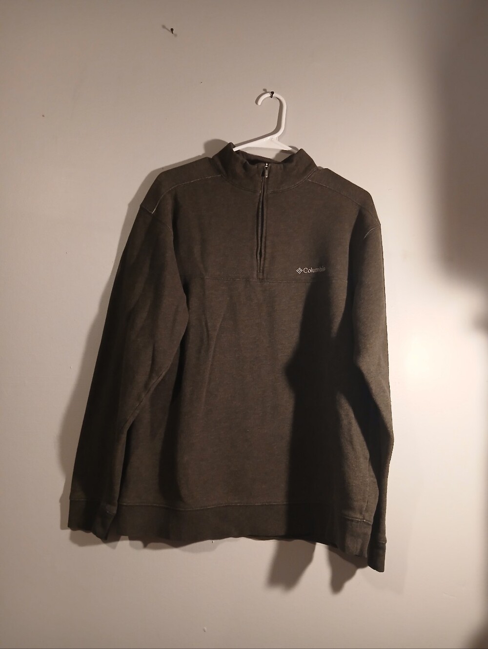 Columbia Men's Gray Quarter-Zip Pullover Sweatshirt. Size Large.